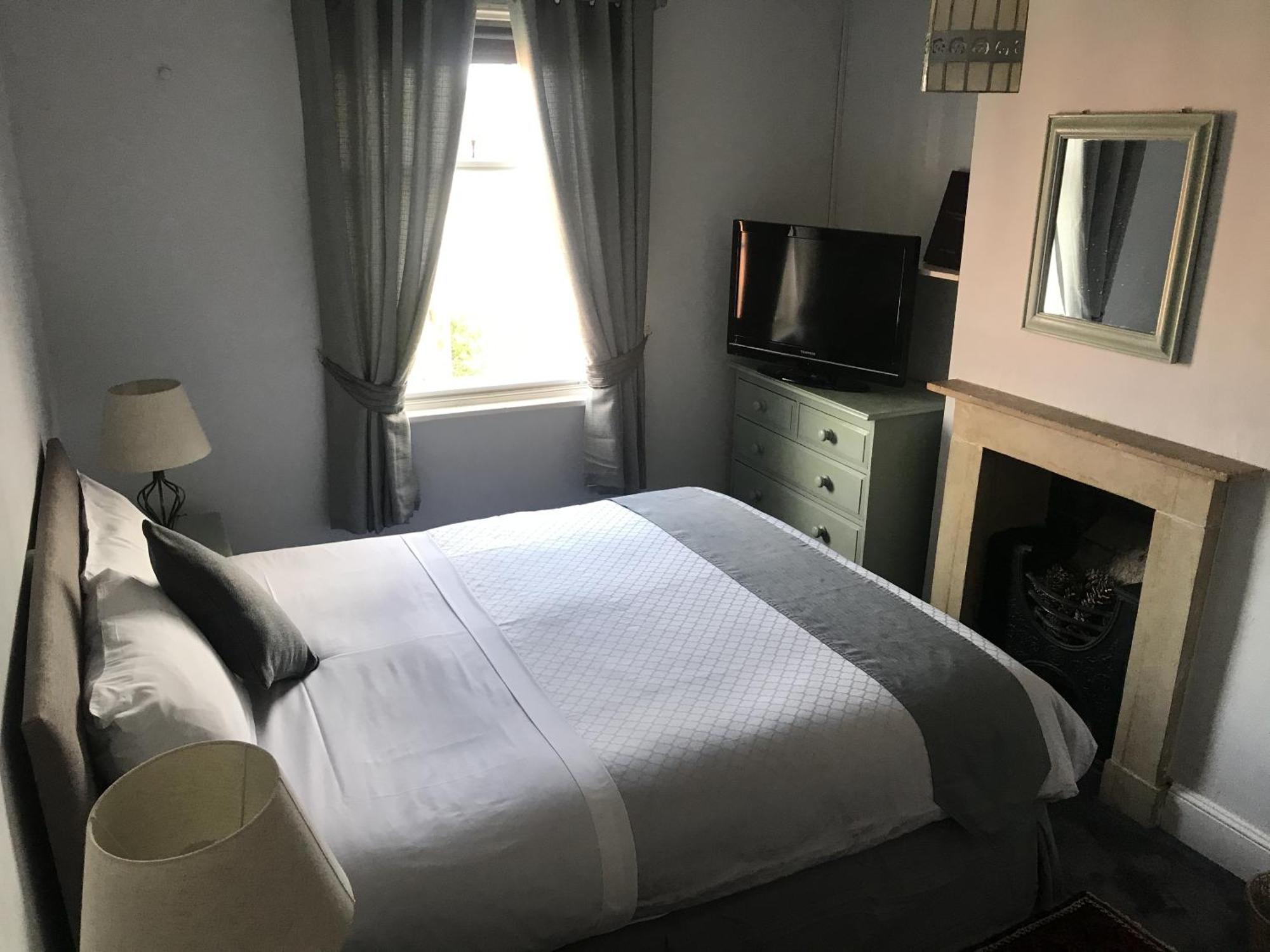 The Red House Hotel Grantham Room photo